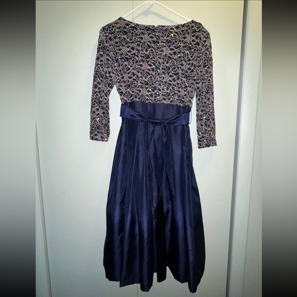 Jessica Howard Missy Formal Dress with pockets, Navy and Soft Gold, size 8 - Picture 5 of 6
